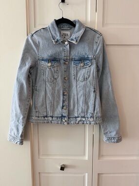 Zara Light Wash Denim Jacket Size M Classic Fitted Stretch Jean Jacket